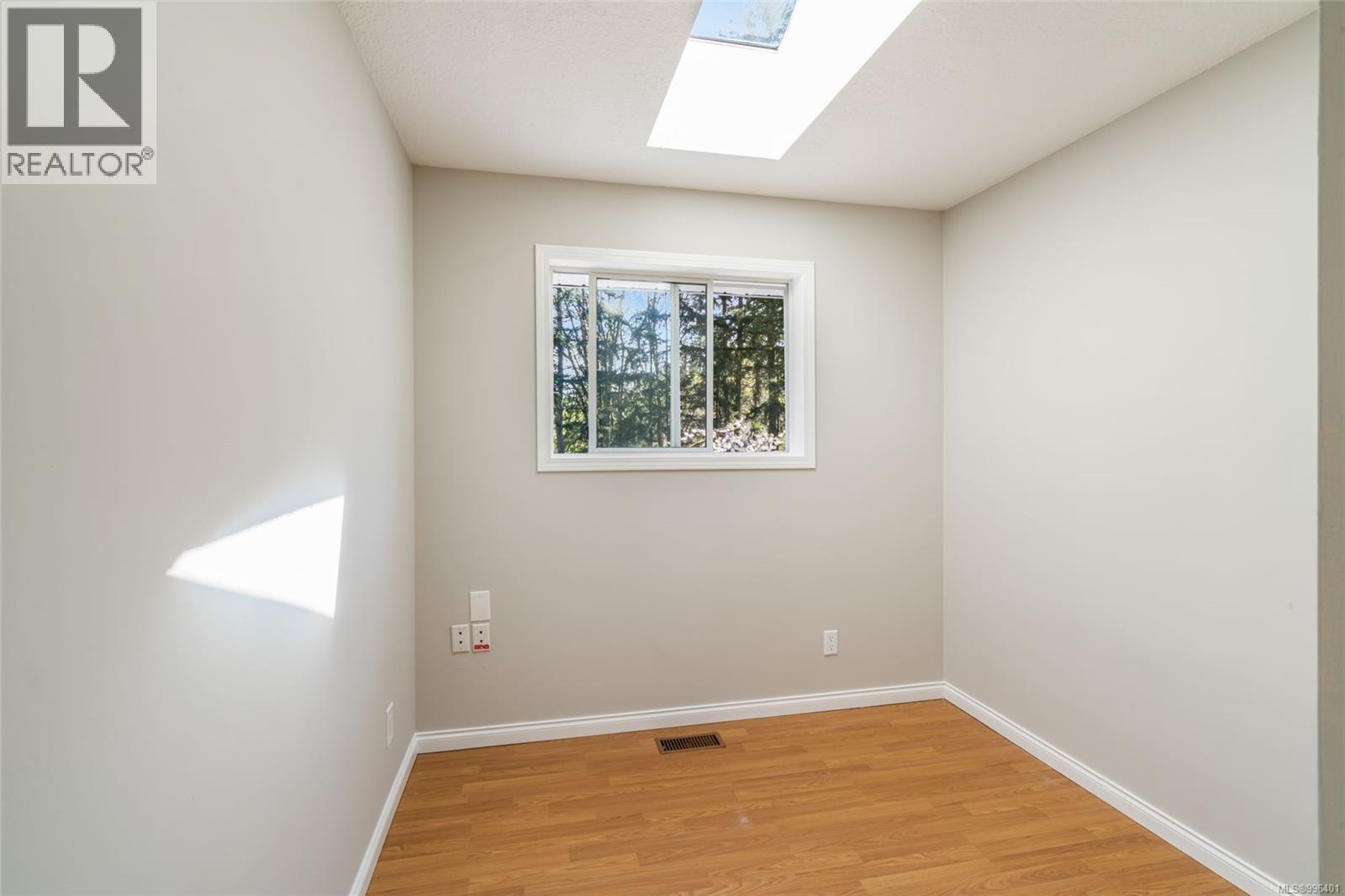 Photo 9 of 1121 Harewood Mines Rd, Nanaimo BC