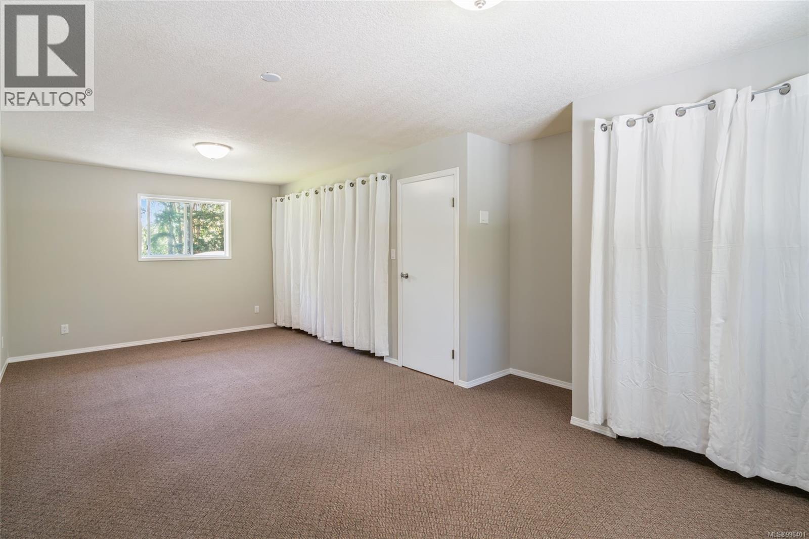 Photo 2 of 1121 Harewood Mines Rd, Nanaimo BC