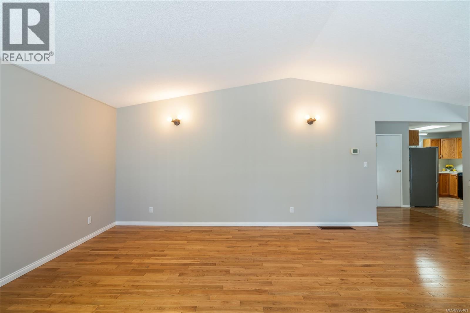 Photo 5 of 1121 Harewood Mines Rd, Nanaimo BC