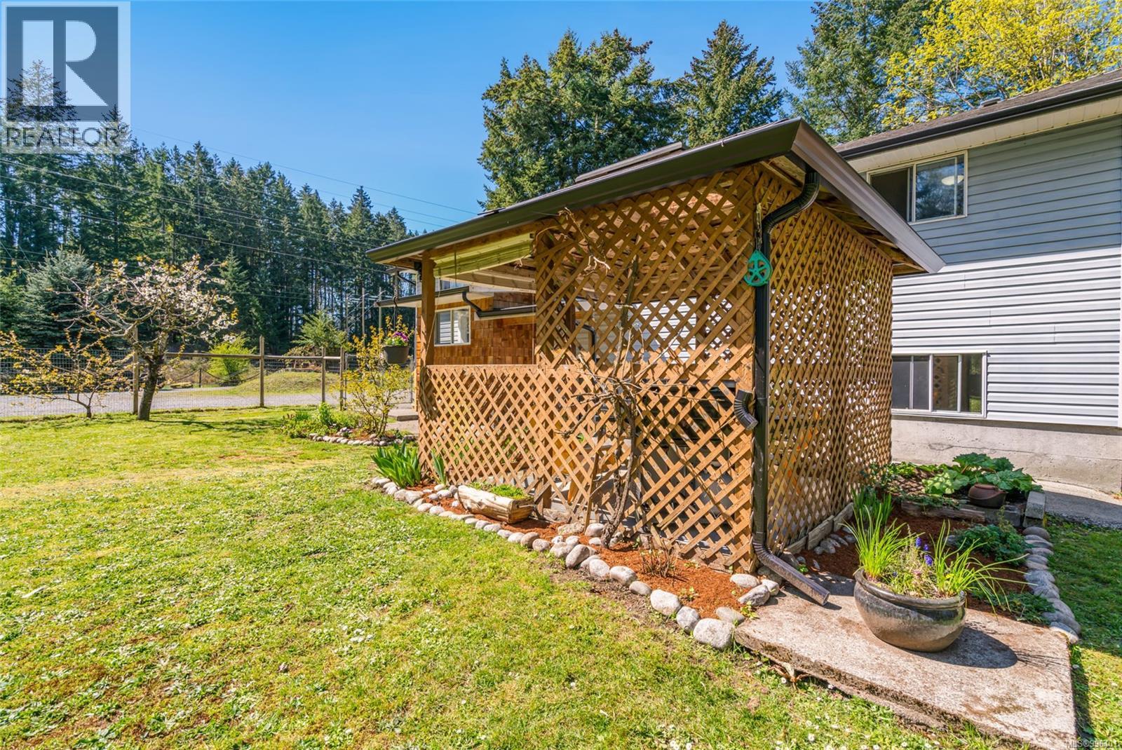 Photo 12 of 1121 Harewood Mines Rd, Nanaimo BC