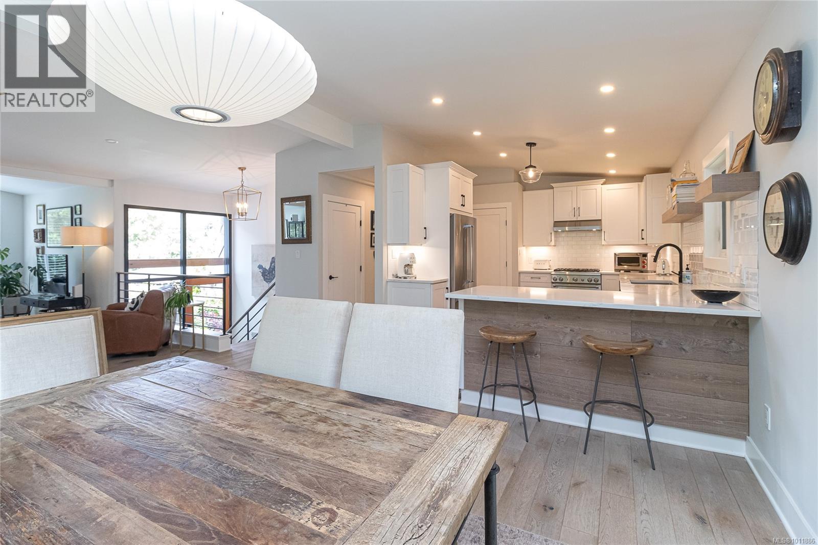 Photo 40 of 905 Deal St, Oak Bay BC