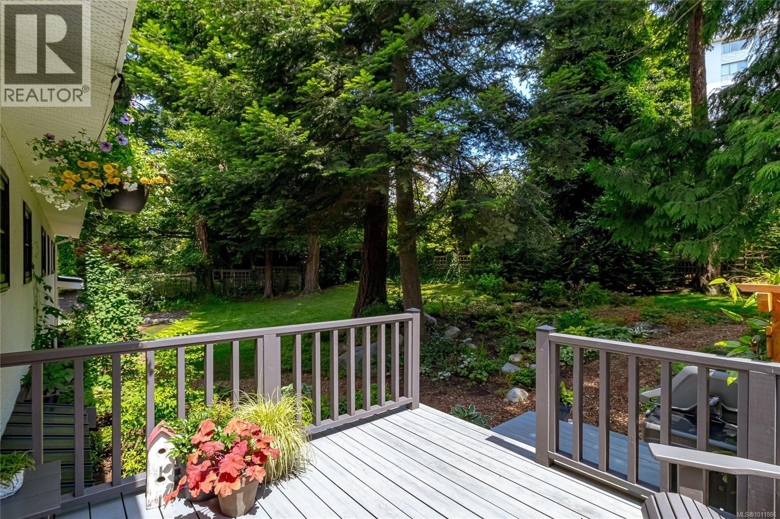 Photo 34 of 905 Deal St, Oak Bay BC