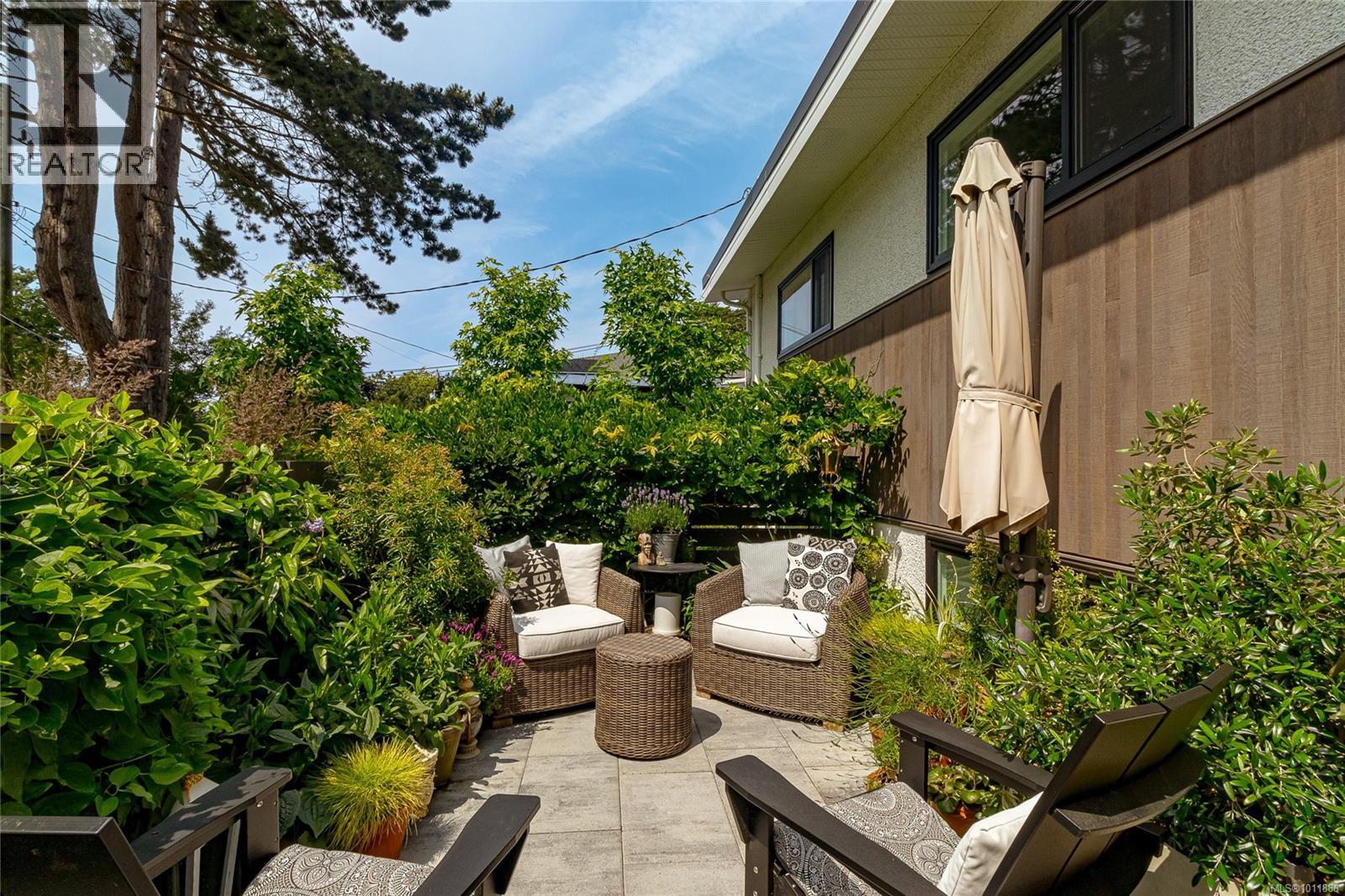 Photo 29 of 905 Deal St, Oak Bay BC