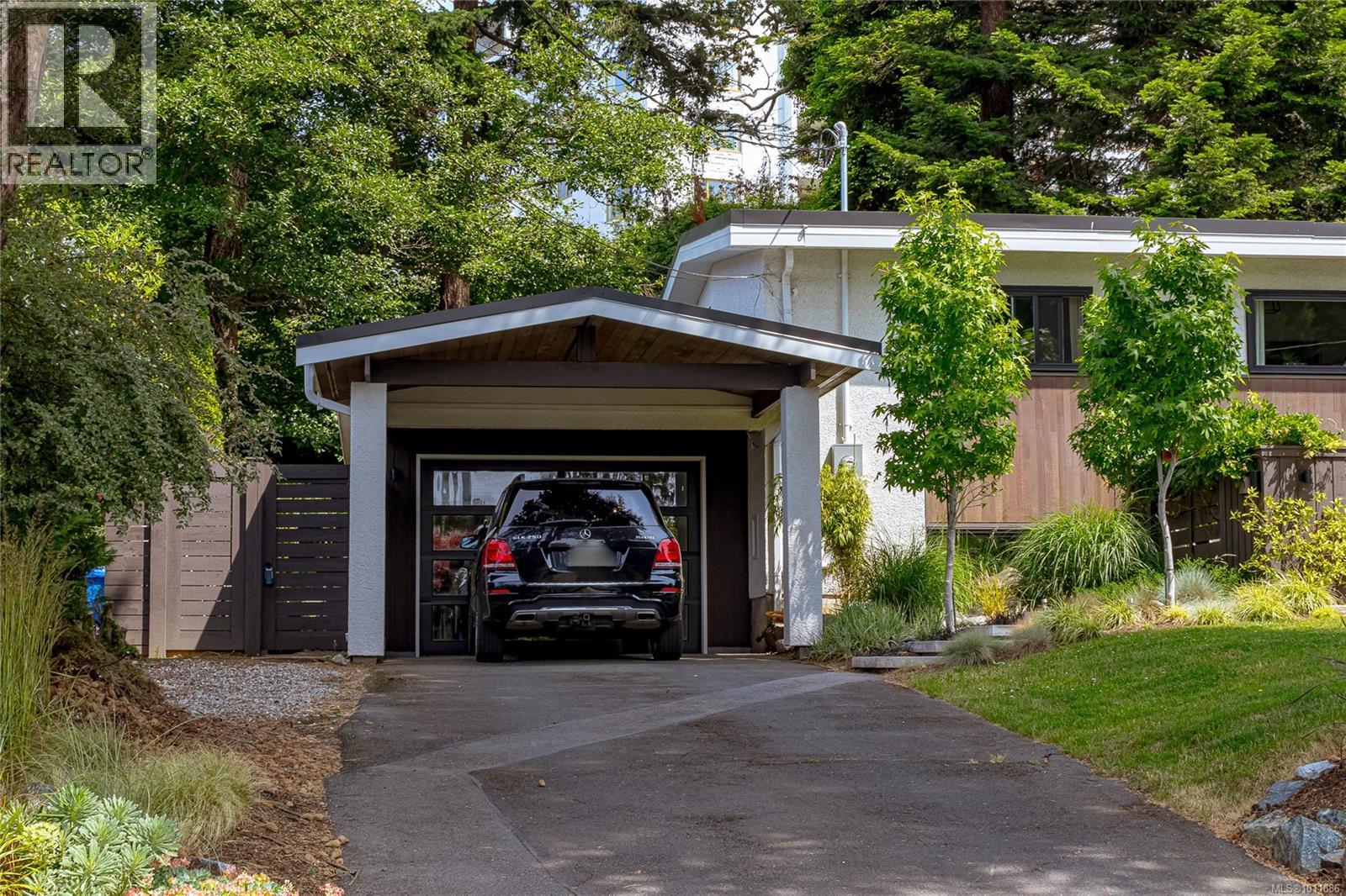 Photo 43 of 905 Deal St, Oak Bay BC