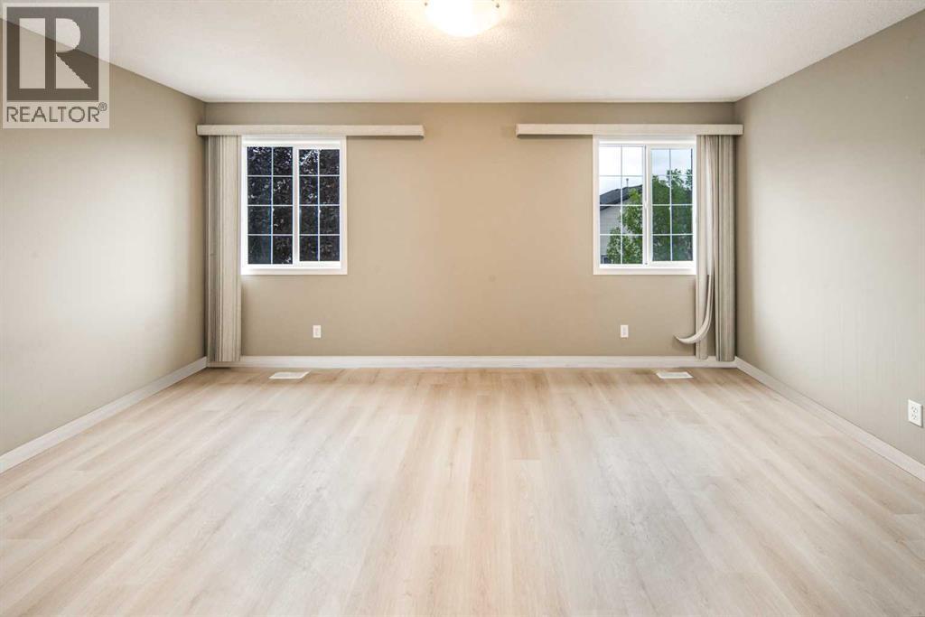 Photo 4 of 143 Covepark Green Ne, Calgary AB