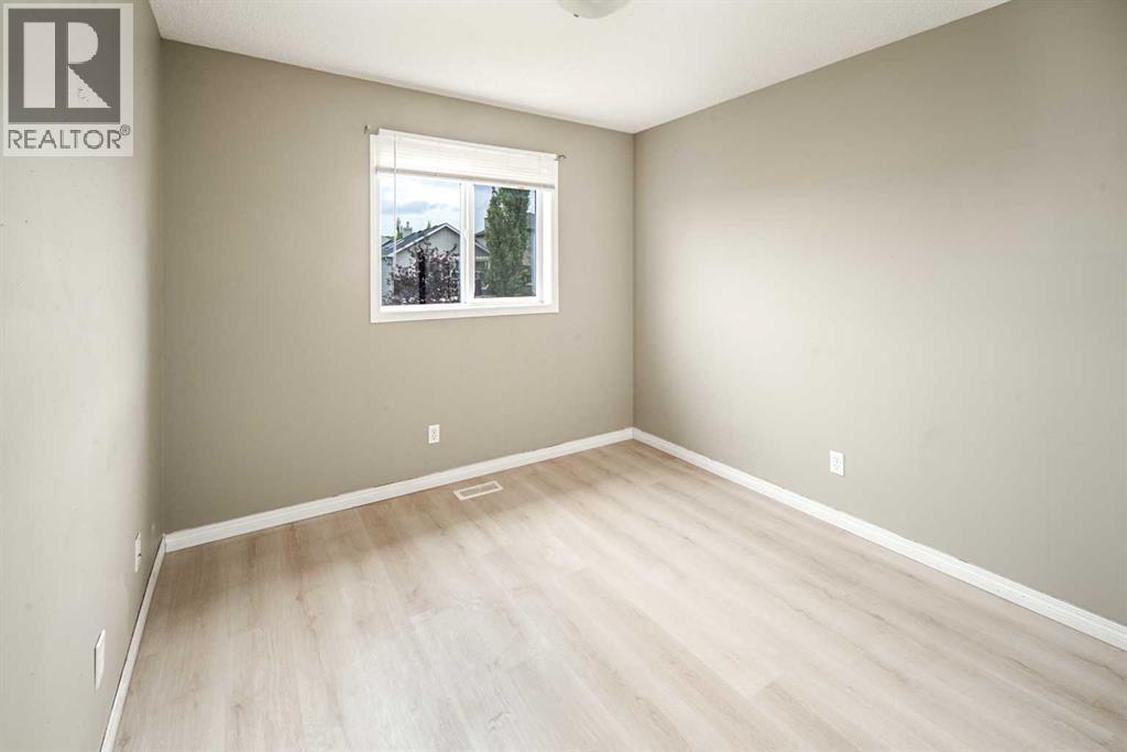 Photo 5 of 143 Covepark Green Ne, Calgary AB