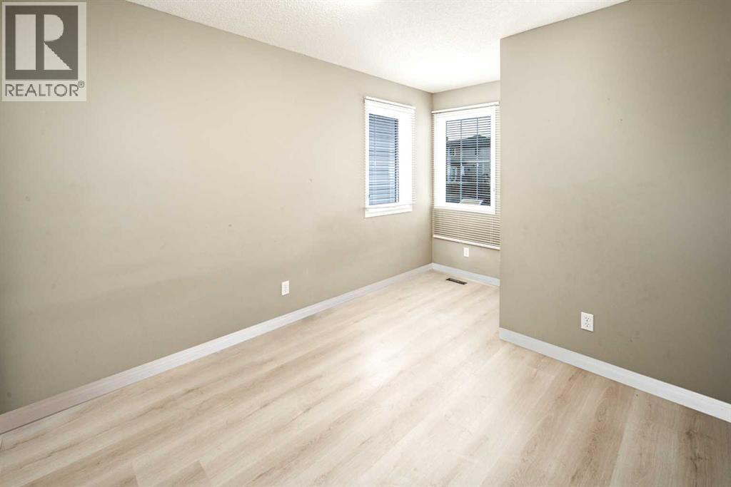 Photo 3 of 143 Covepark Green Ne, Calgary AB