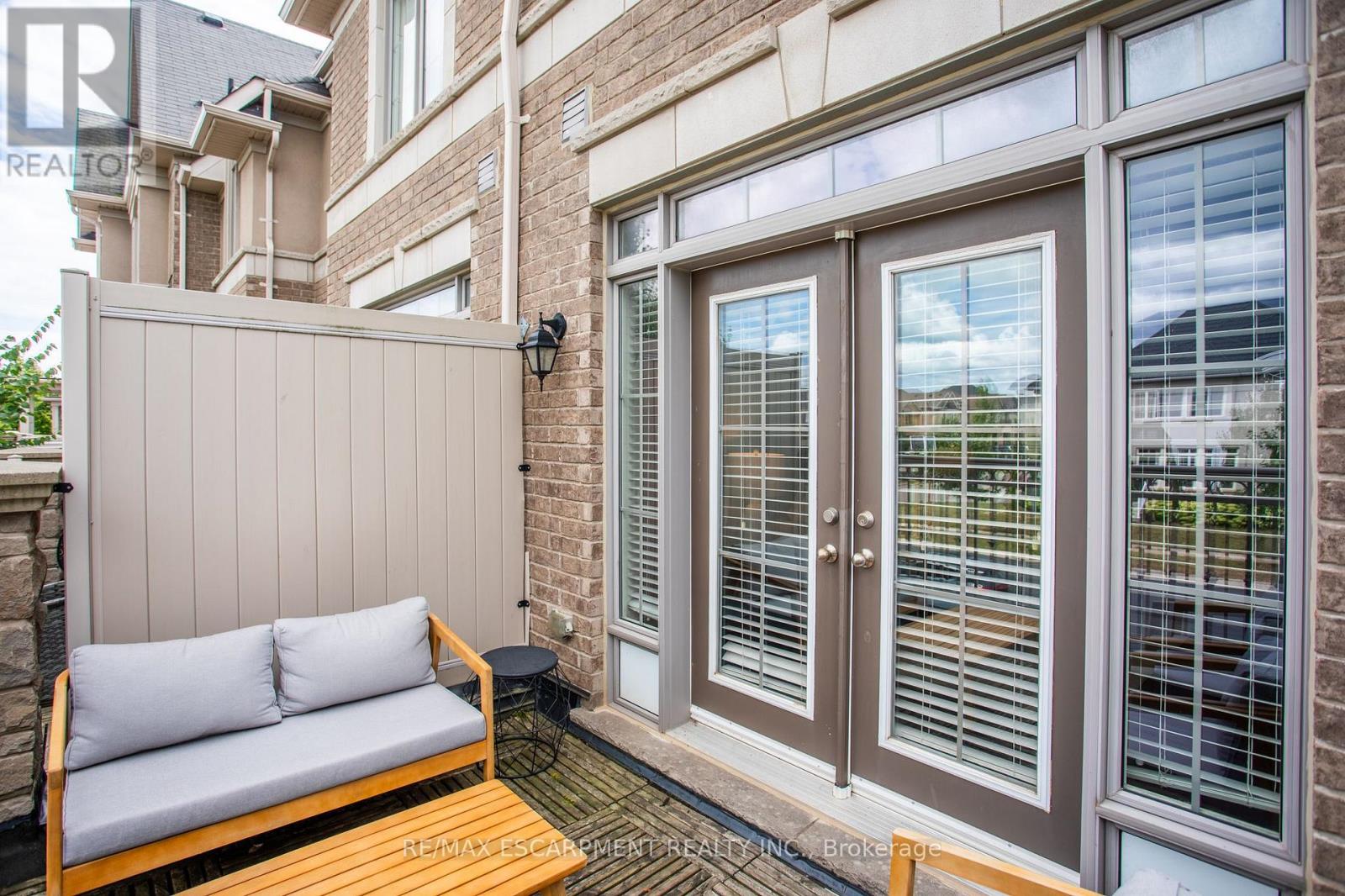 Photo 1 of 2570 Grand Oak Trail, Oakville ON