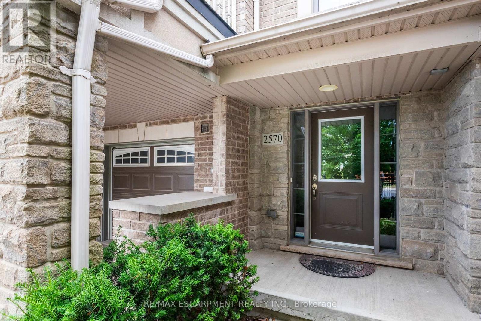 Photo 6 of 2570 Grand Oak Trail, Oakville ON