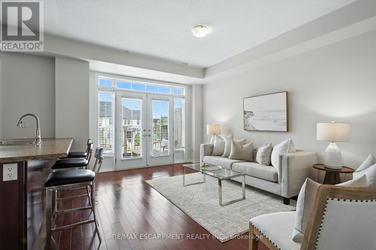 Photo 11 of 2570 Grand Oak Trail, Oakville ON
