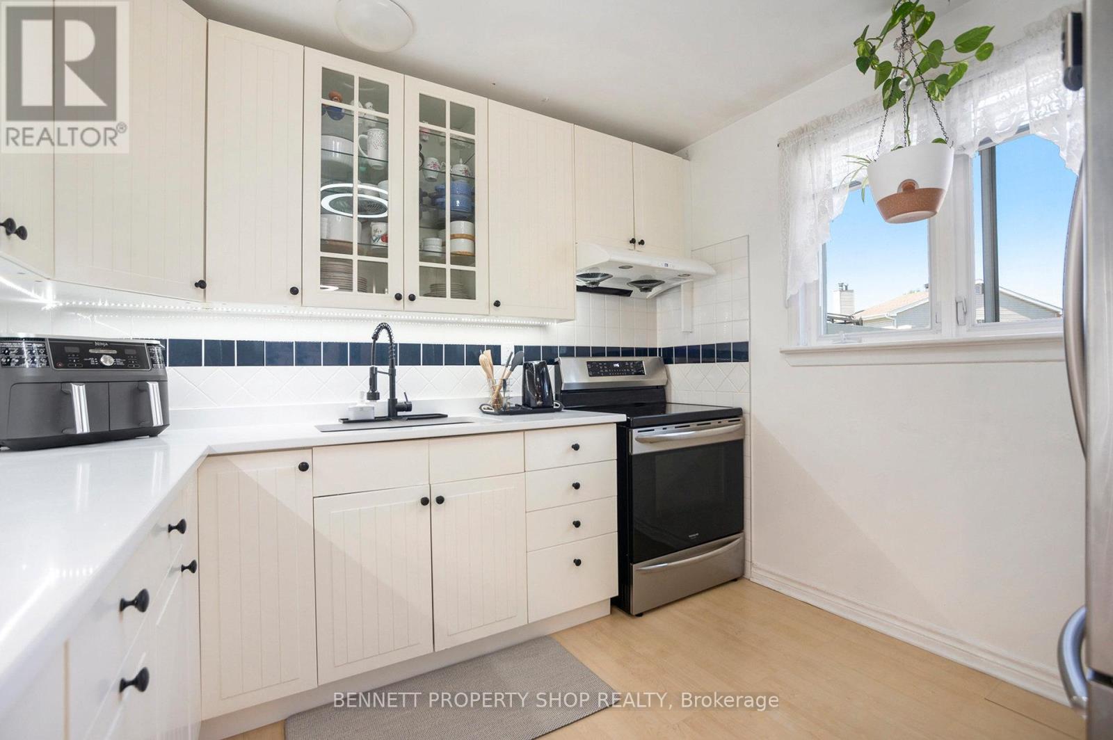 Photo 18 of 846 Borland Drive, Ottawa ON