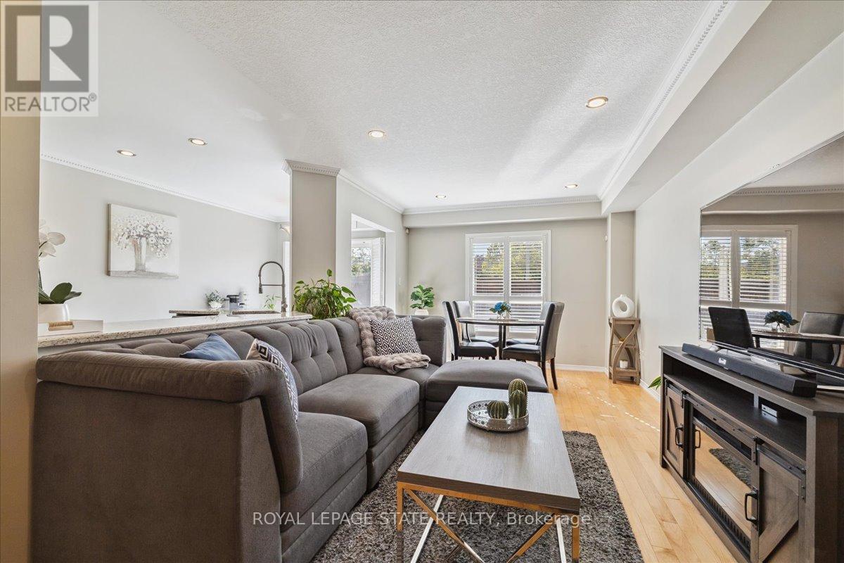 Photo 36 of 42 Meadow Wood Crescent, Hamilton ON