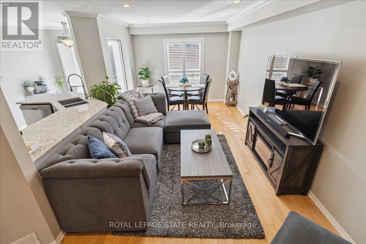 Photo 38 of 42 Meadow Wood Crescent, Hamilton ON