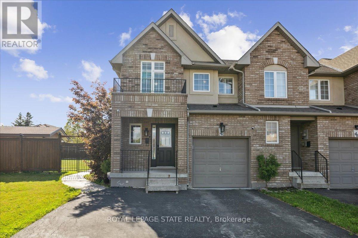 Photo 35 of 42 Meadow Wood Crescent, Hamilton ON