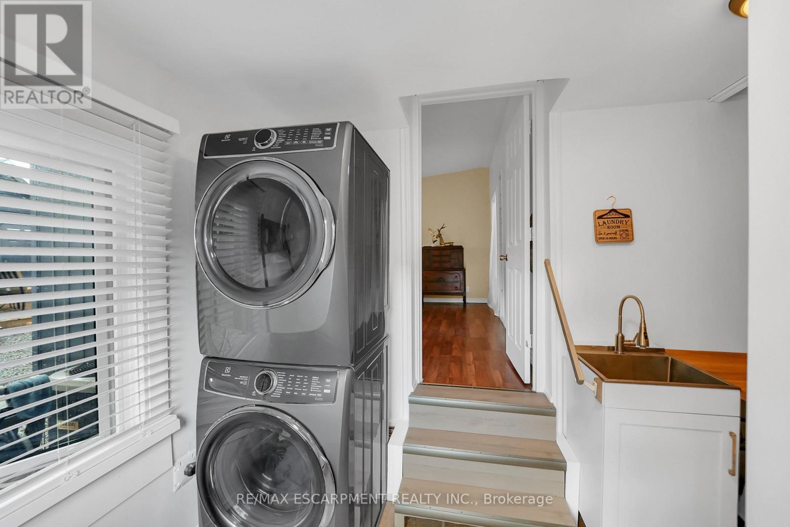 Photo 20 of 1 Waverley Road, St Catharines ON