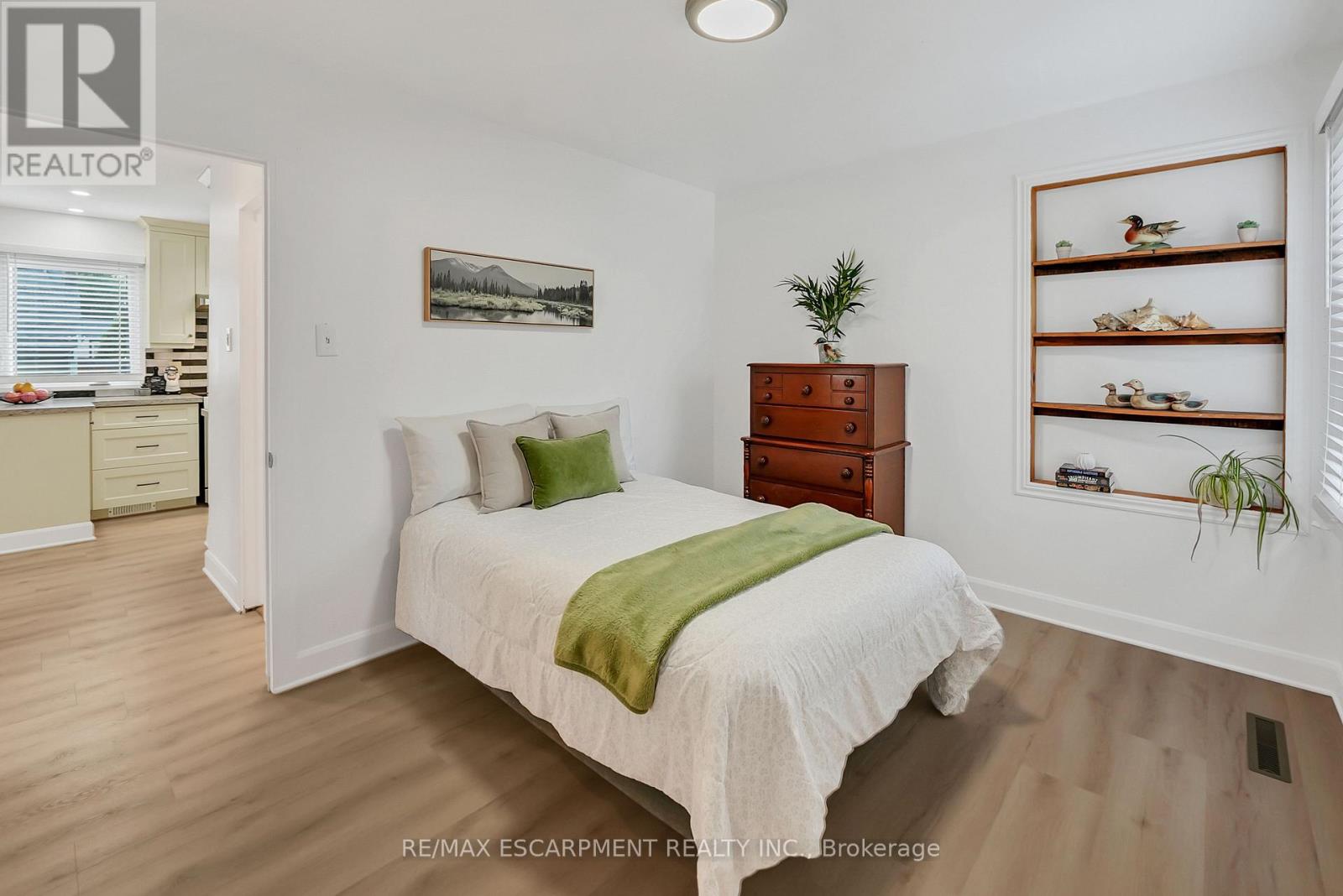 Photo 15 of 1 Waverley Road, St Catharines ON