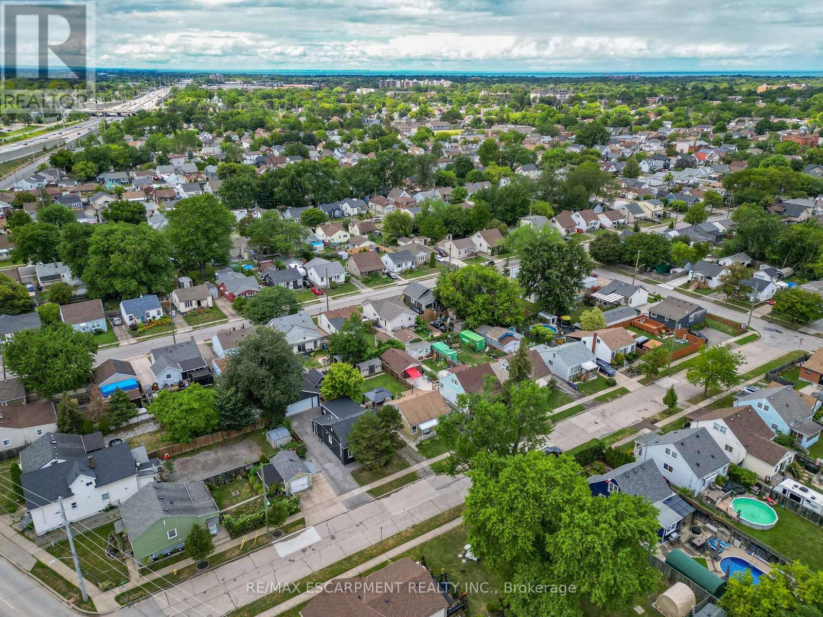 Photo 13 of 1 Waverley Road, St Catharines ON