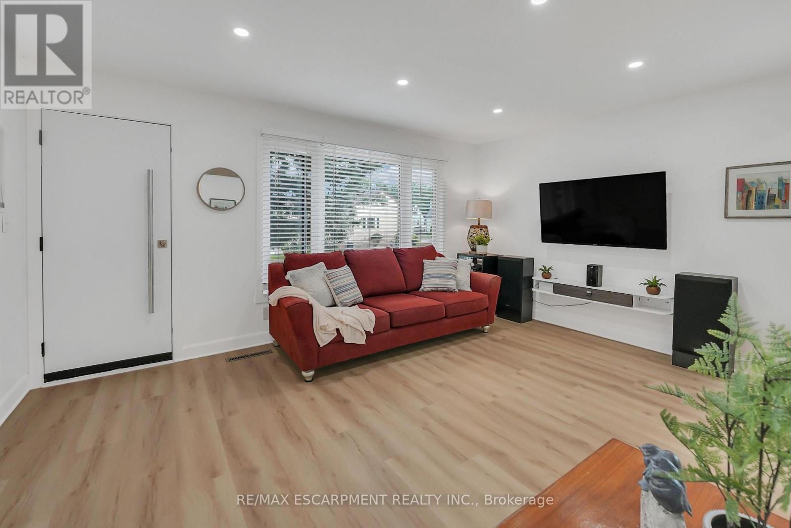 Photo 9 of 1 Waverley Road, St Catharines ON