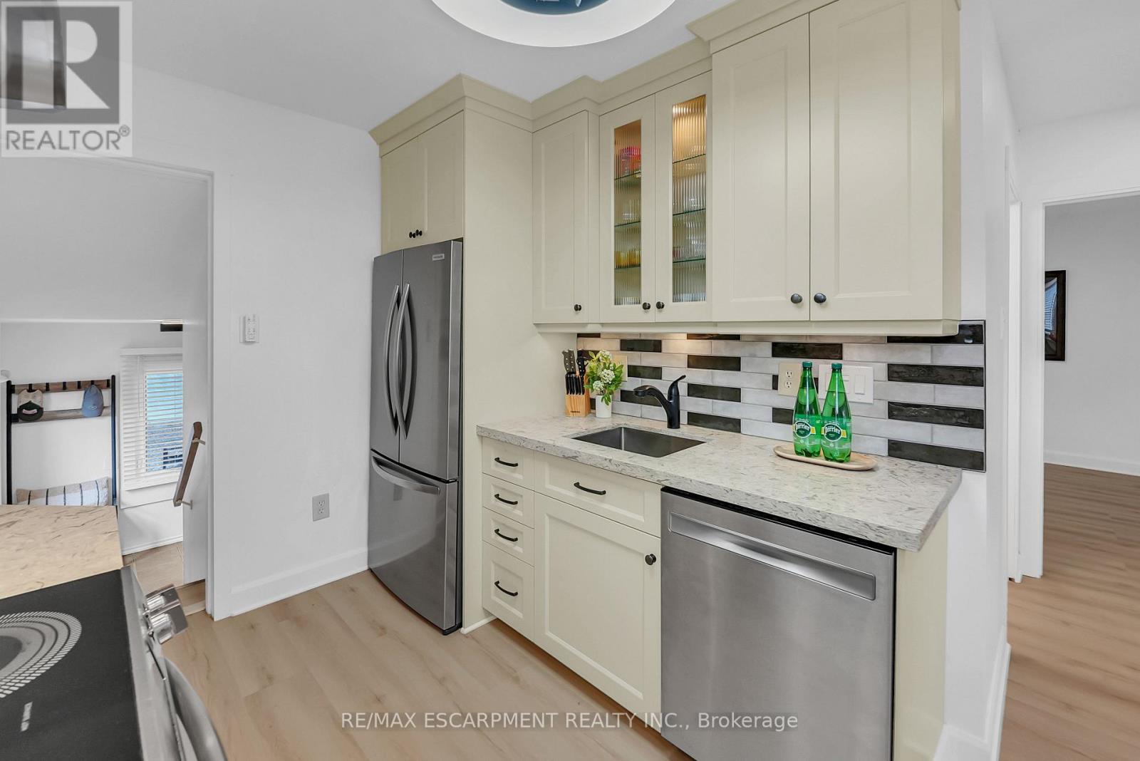 Photo 21 of 1 Waverley Road, St Catharines ON