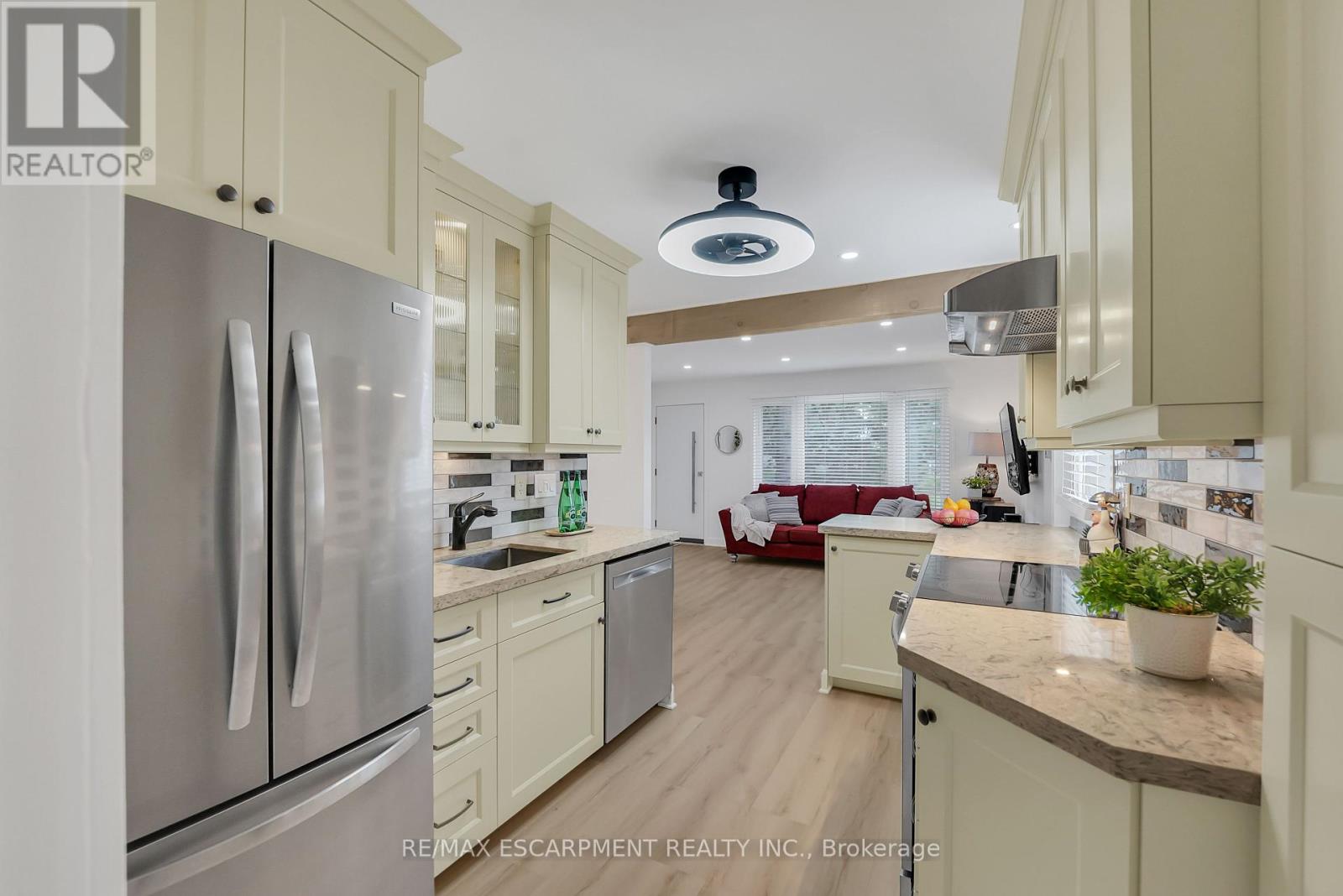 Photo 16 of 1 Waverley Road, St Catharines ON