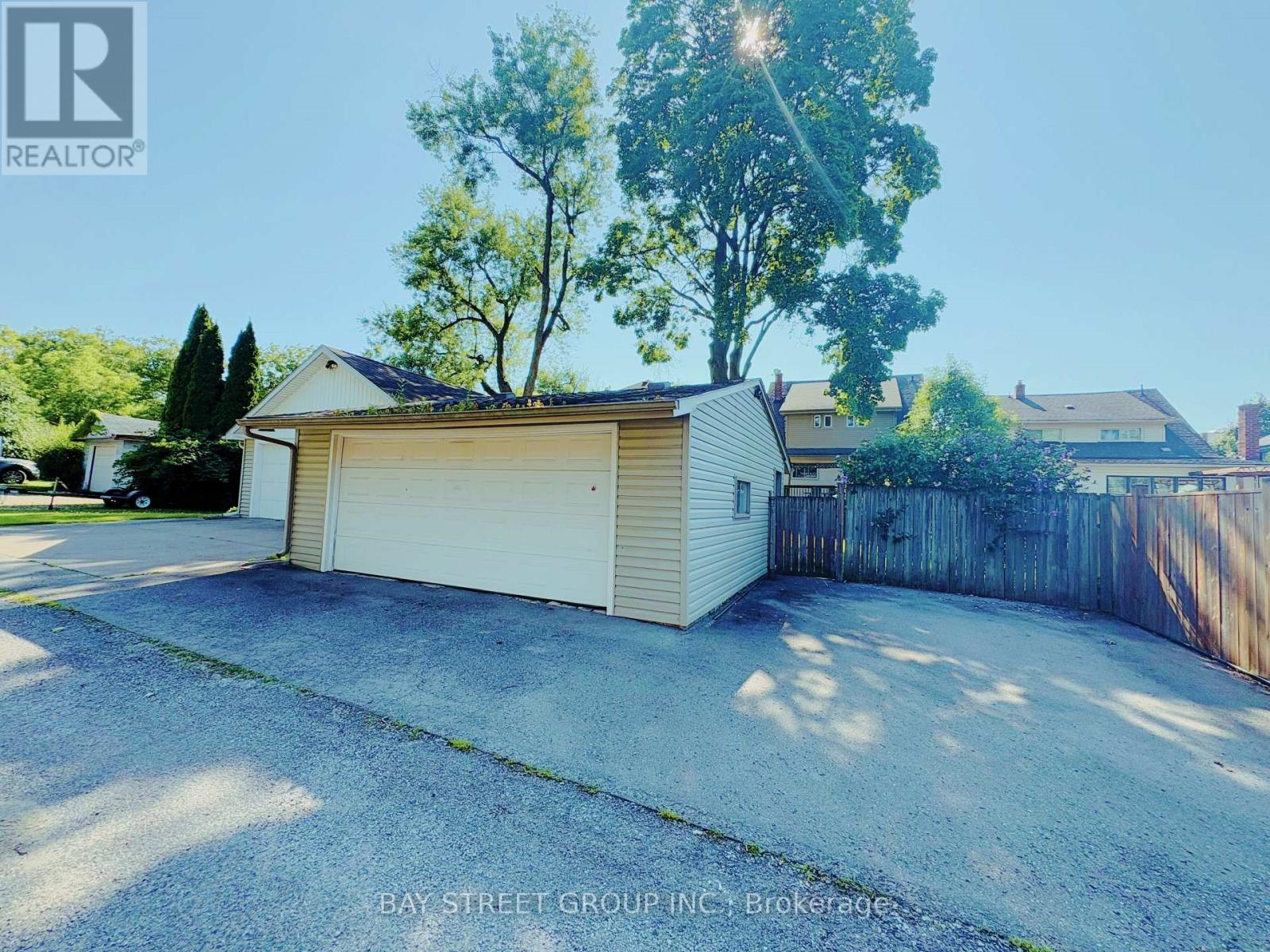 Photo 5 of 5152 Third Avenue, Niagara Falls ON