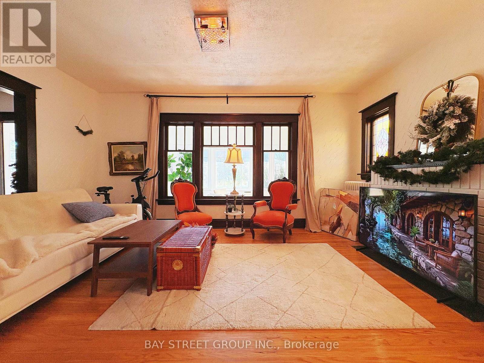 Photo 13 of 5152 Third Avenue, Niagara Falls ON