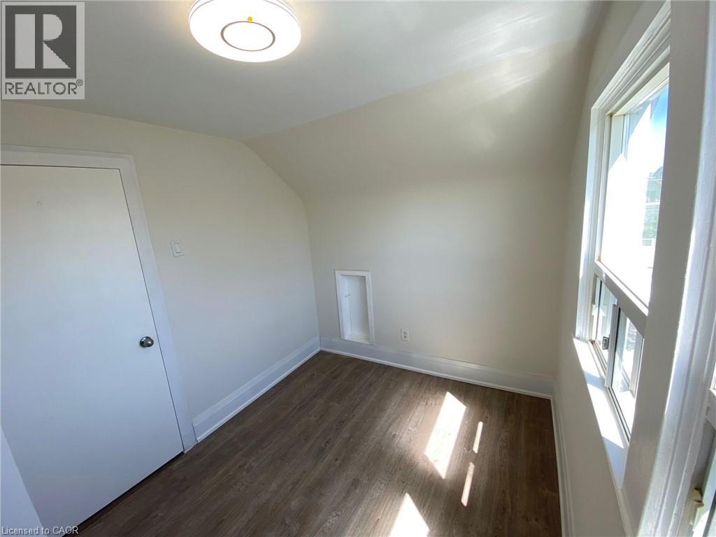 Photo 14 of 40 Bartlett Street, St Catharines ON
