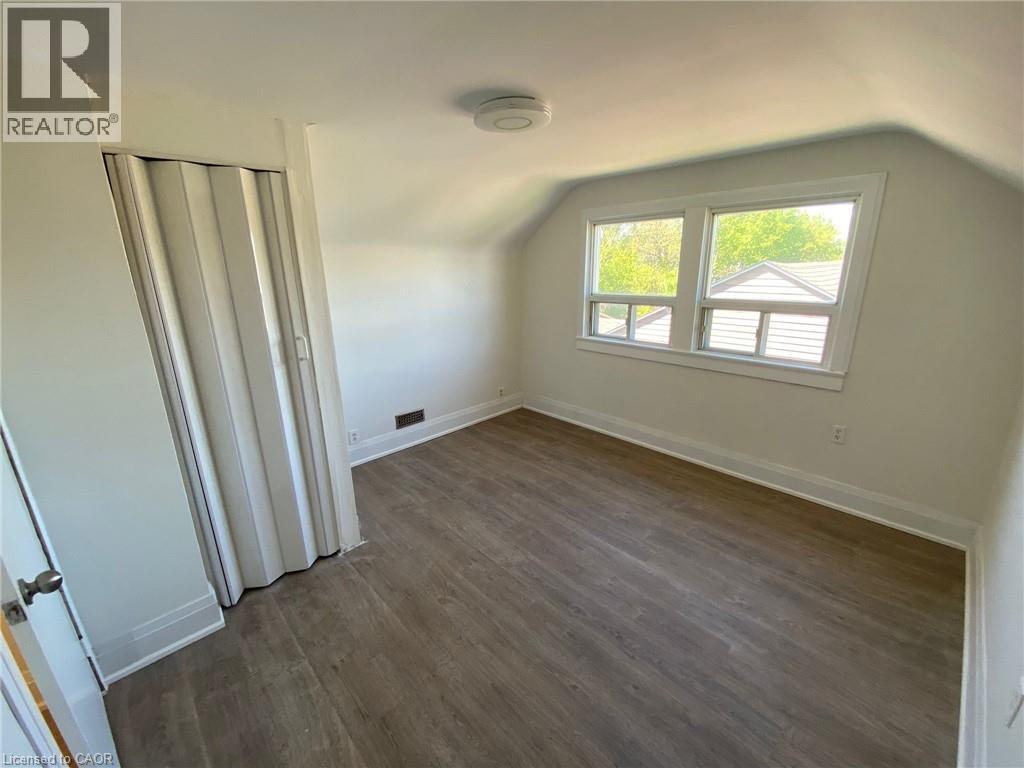 Photo 24 of 40 Bartlett Street, St Catharines ON