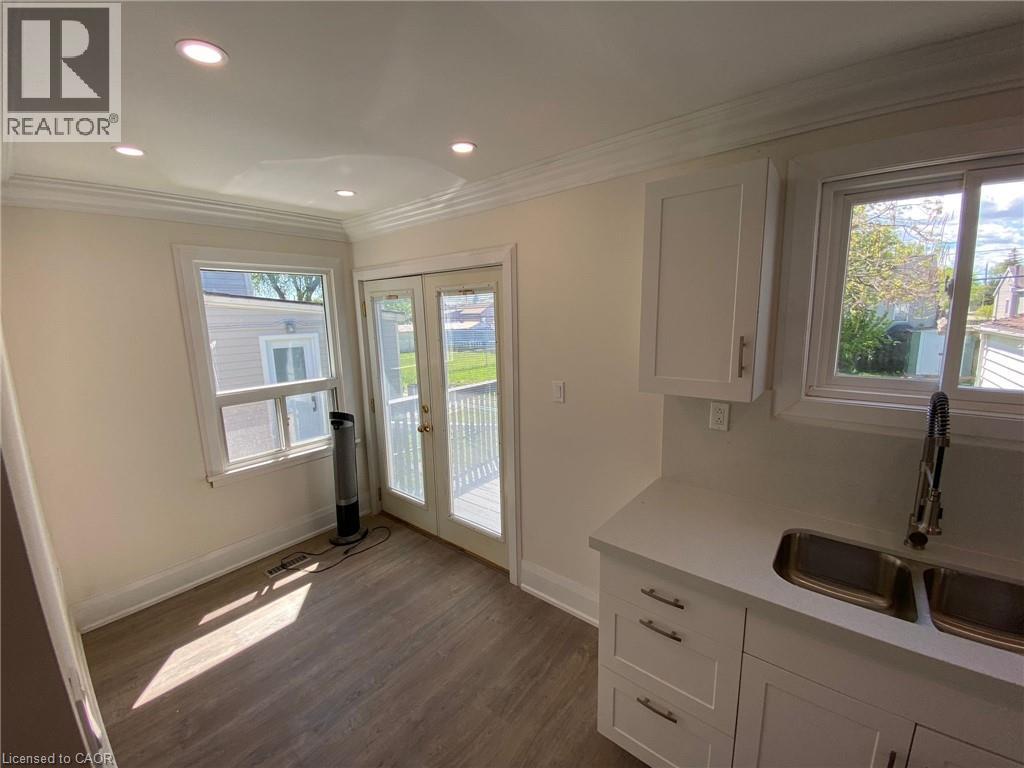 Photo 4 of 40 Bartlett Street, St Catharines ON