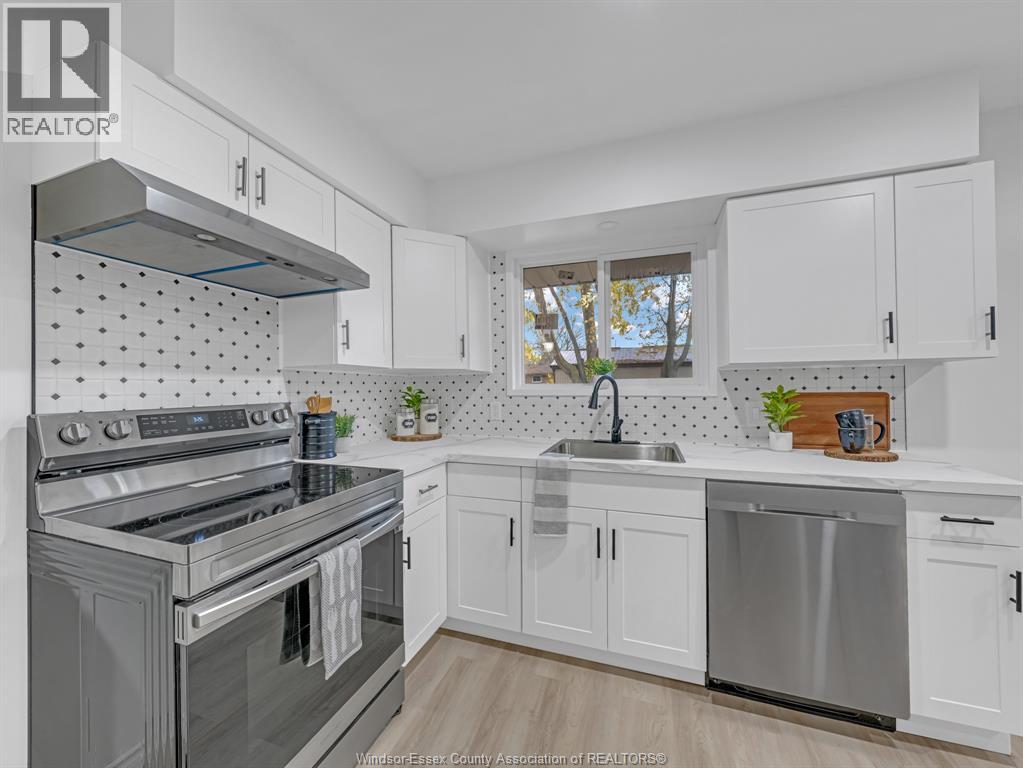 Photo 10 of 184 Ellis Street, Chatham ON