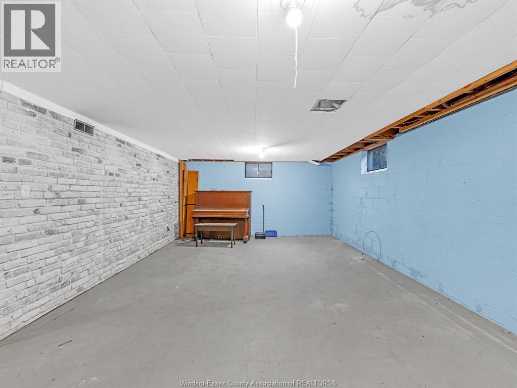 Photo 2 of 184 Ellis Street, Chatham ON