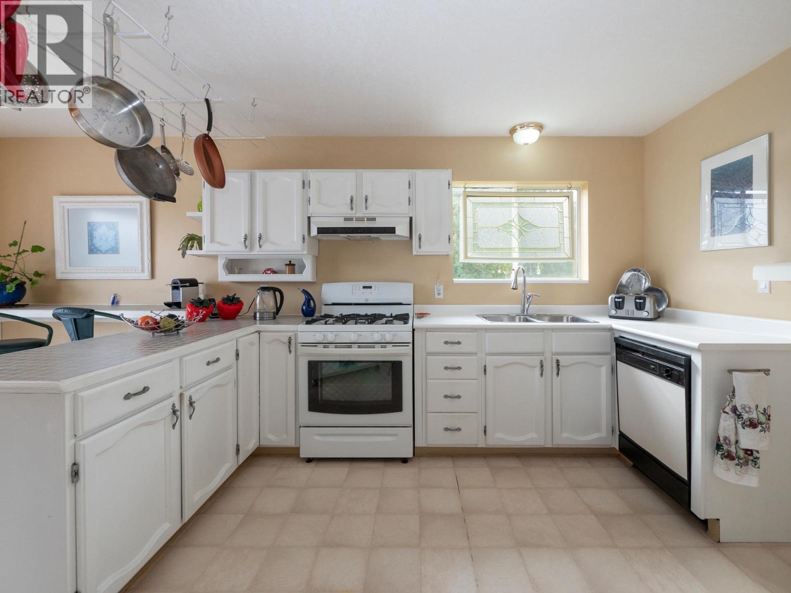 170 PIKE ROAD, Gibsons