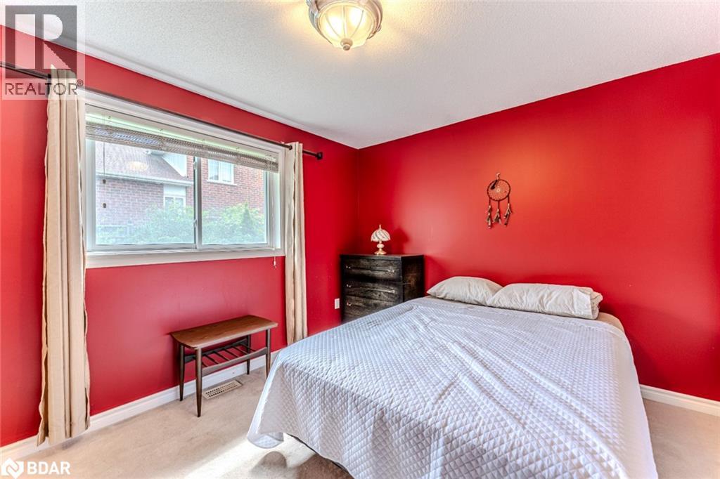 Photo 7 of 10 Stephanie Lane, Barrie ON