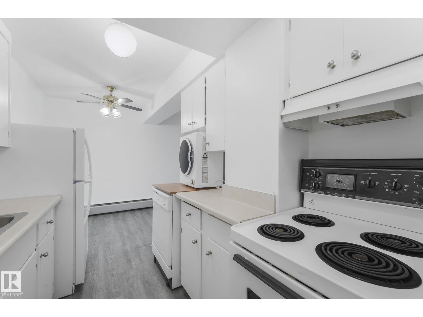 Photo 11 of 306 8310 Jasper Av Nw, Edmonton AB