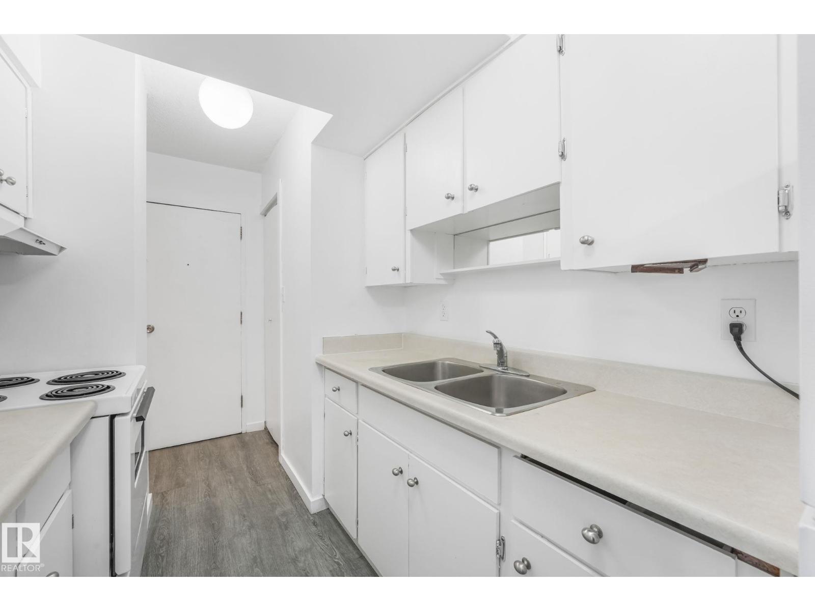 Photo 19 of 306 8310 Jasper Av Nw, Edmonton AB