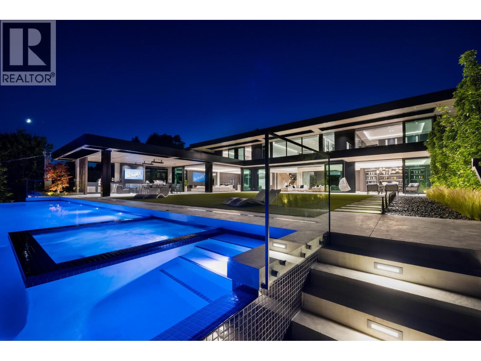 Photo 4 of 690 Knockmaroon Road, West Vancouver BC