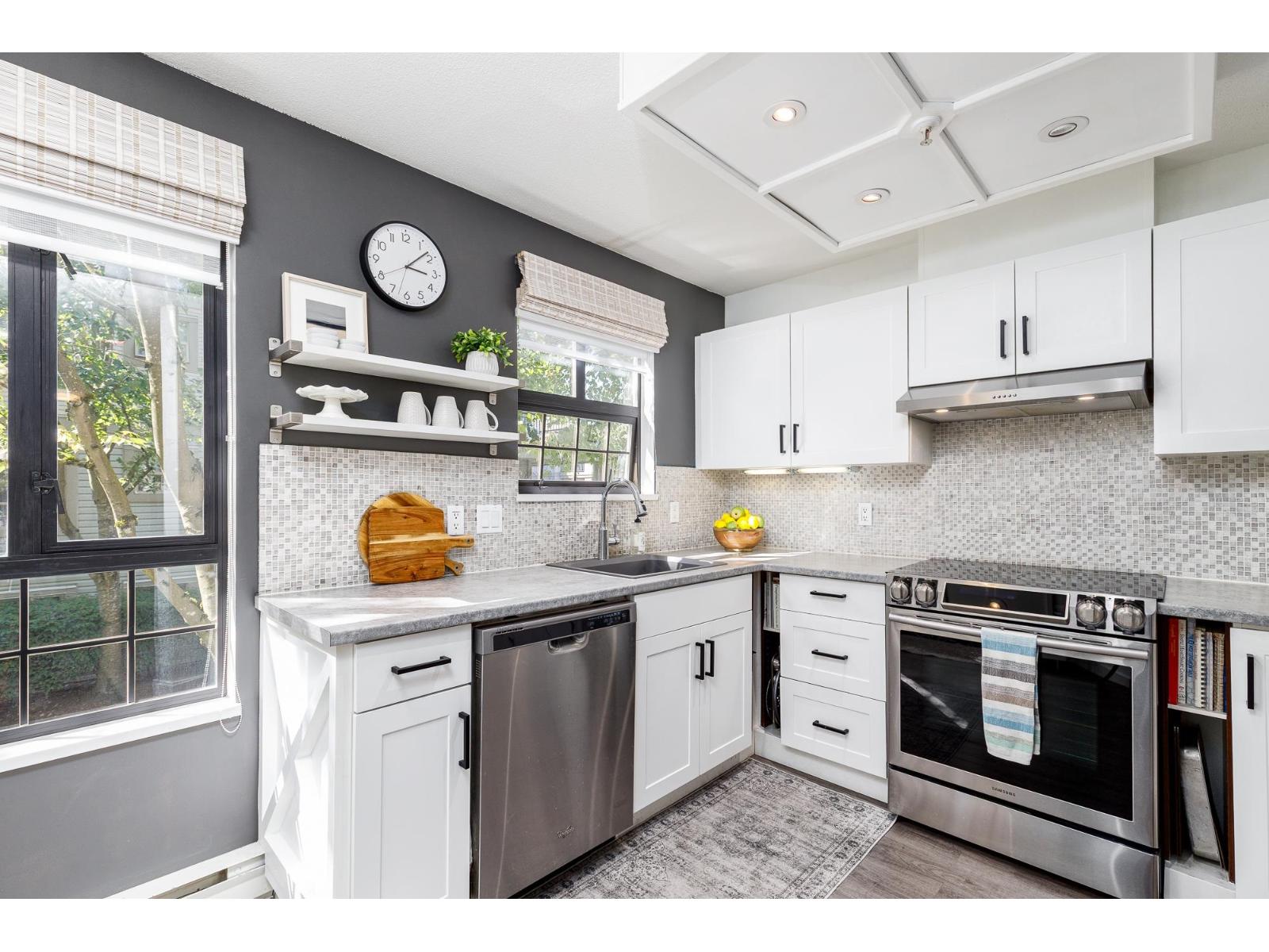 Photo 12 of 217 22025 48 Avenue, Langley BC