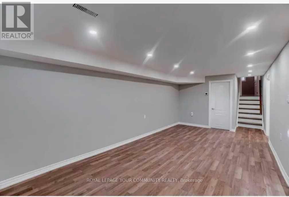 Photo 11 of 26 Brenda Avenue, Brampton ON