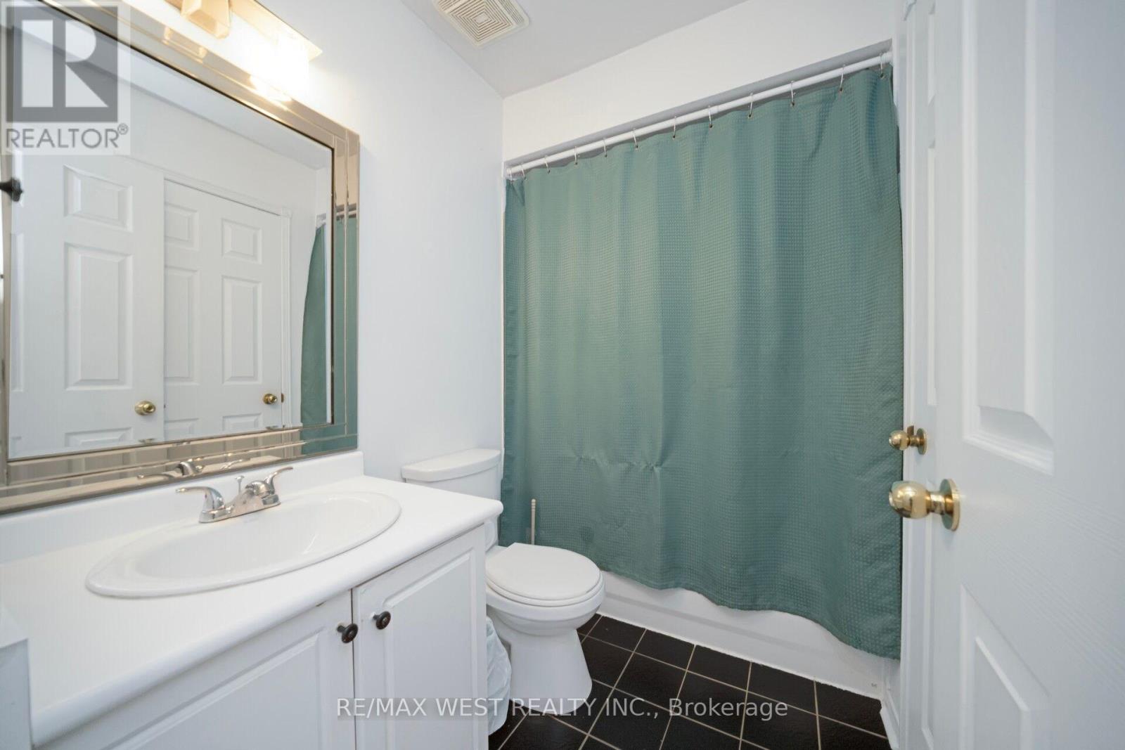 Photo 3 of 43 Flemington Drive, Caledon ON