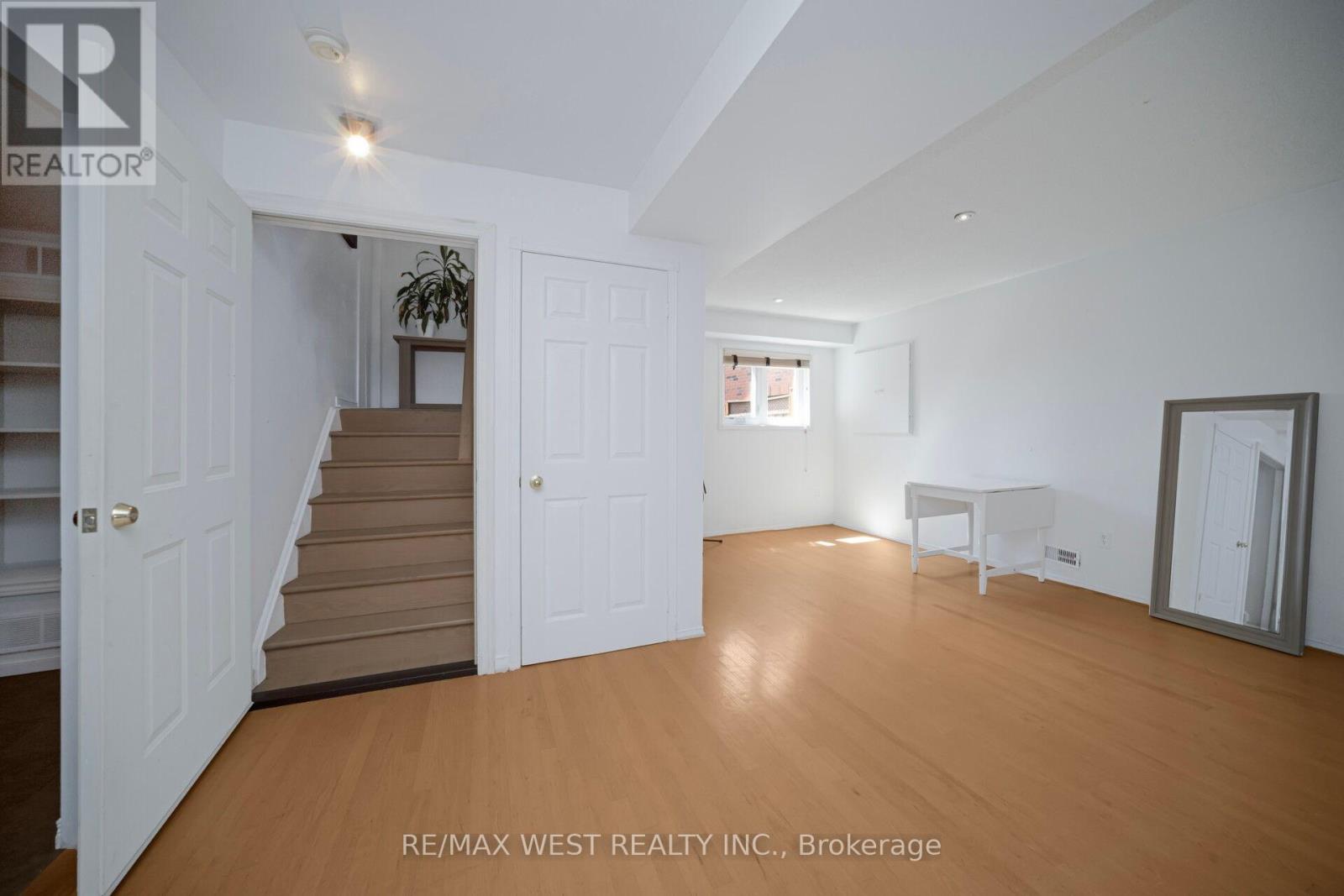 Photo 10 of 43 Flemington Drive, Caledon ON