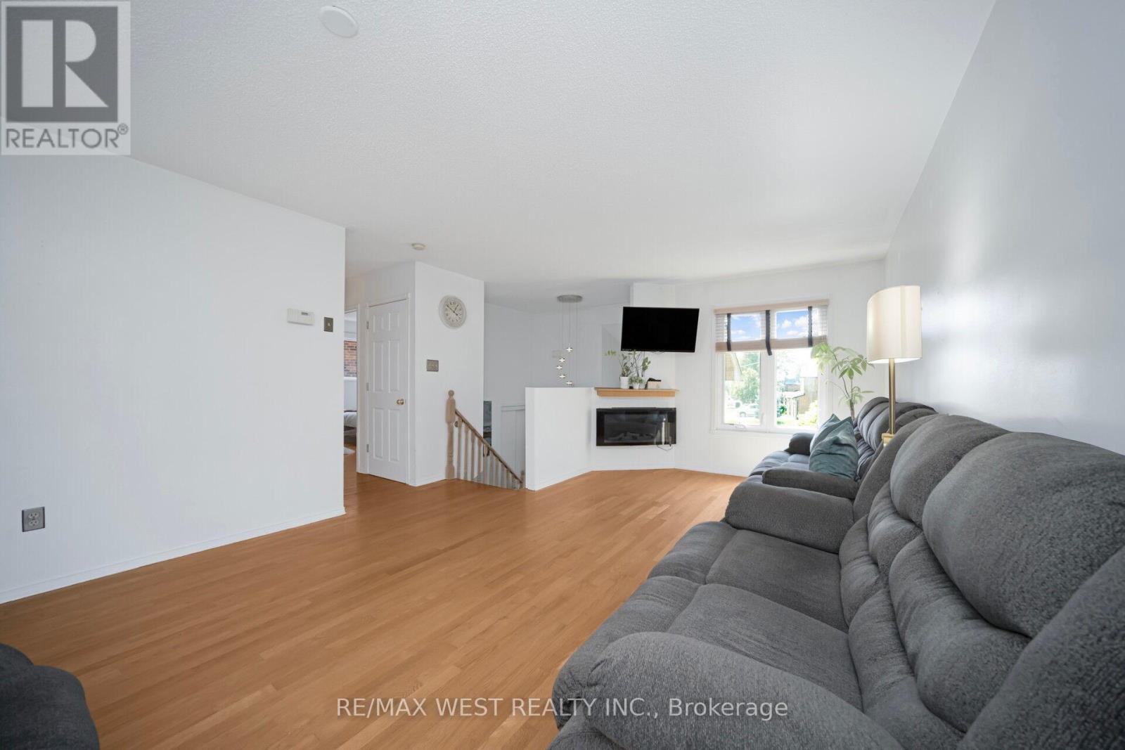 Photo 7 of 43 Flemington Drive, Caledon ON