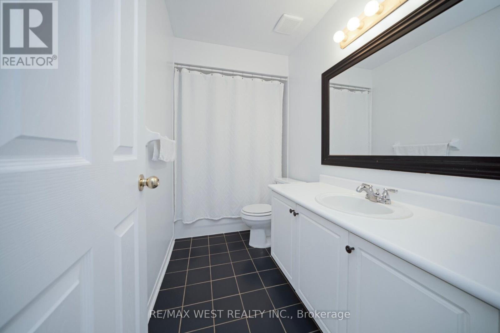Photo 2 of 43 Flemington Drive, Caledon ON