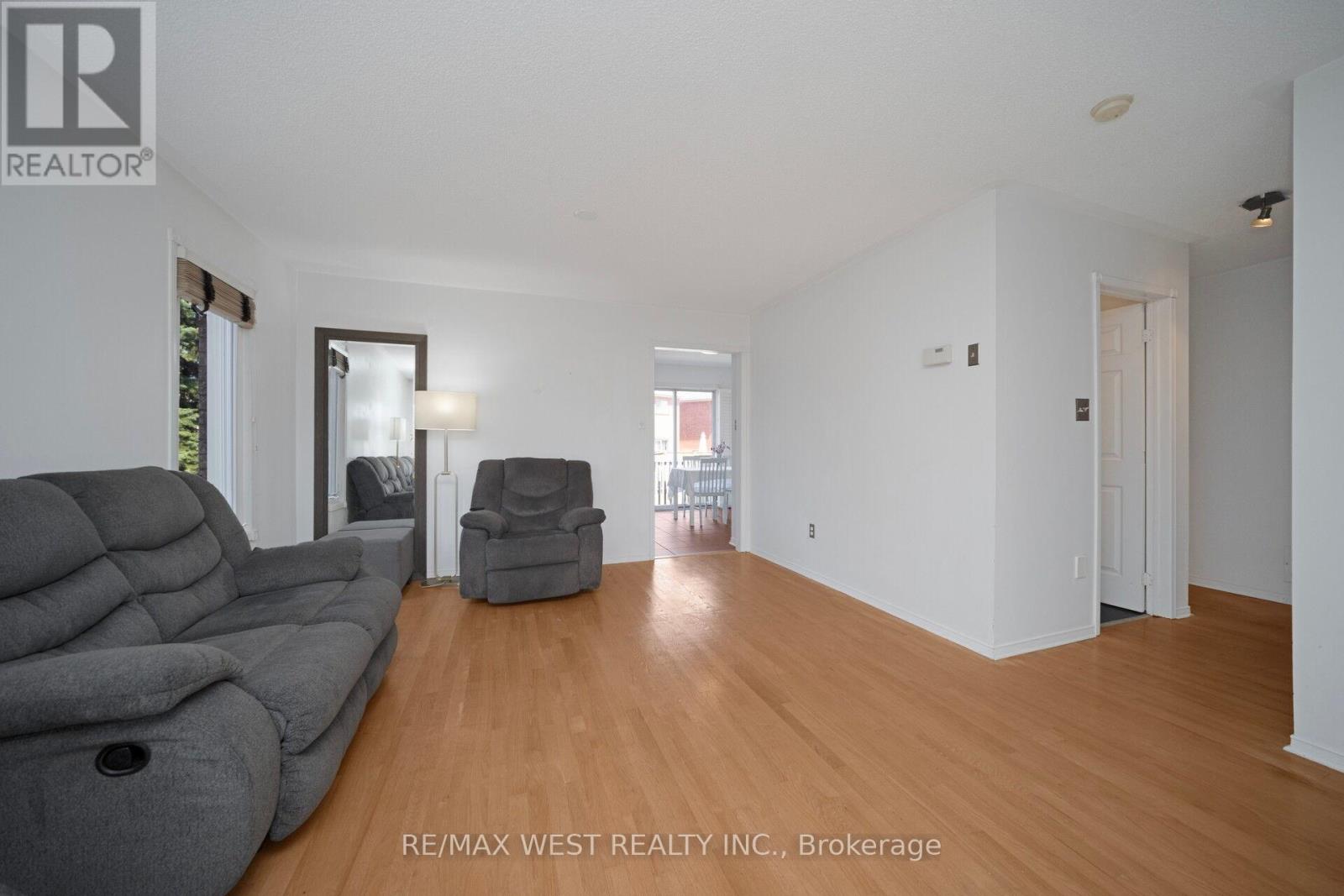 Photo 5 of 43 Flemington Drive, Caledon ON