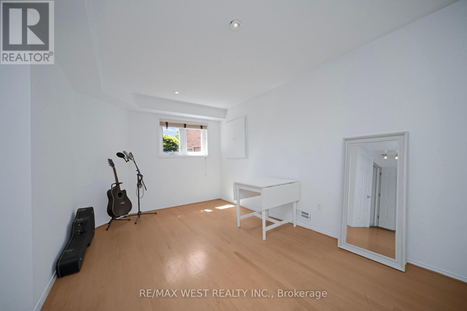 Photo 31 of 43 Flemington Drive, Caledon ON