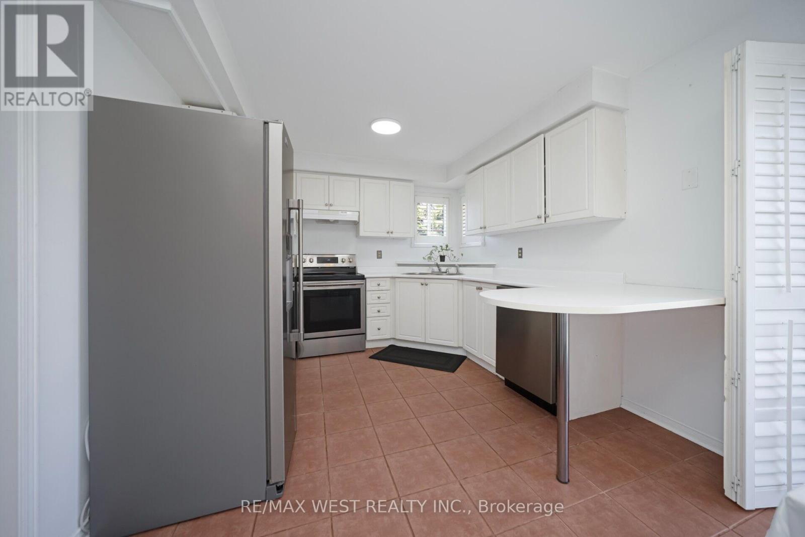 Photo 15 of 43 Flemington Drive, Caledon ON