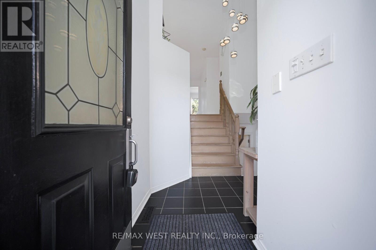 Photo 6 of 43 Flemington Drive, Caledon ON