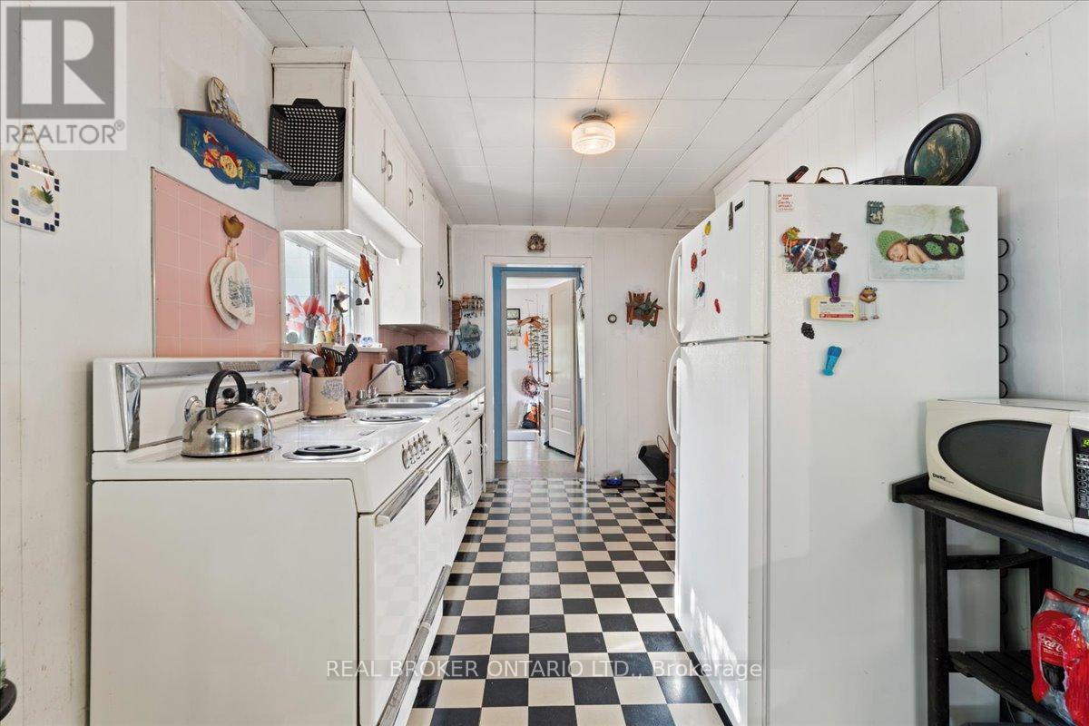Photo 17 of 430 Lake Road, Trent Hills ON