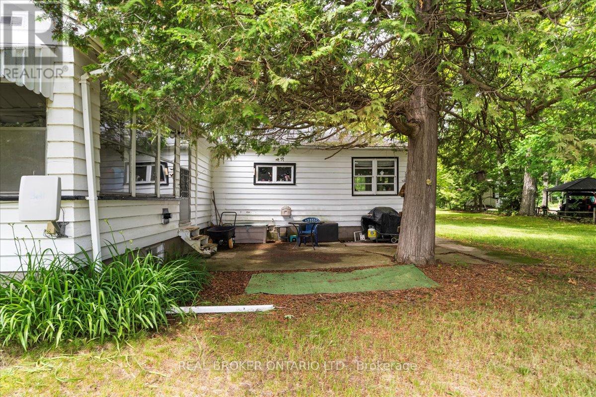 Photo 12 of 430 Lake Road, Trent Hills ON