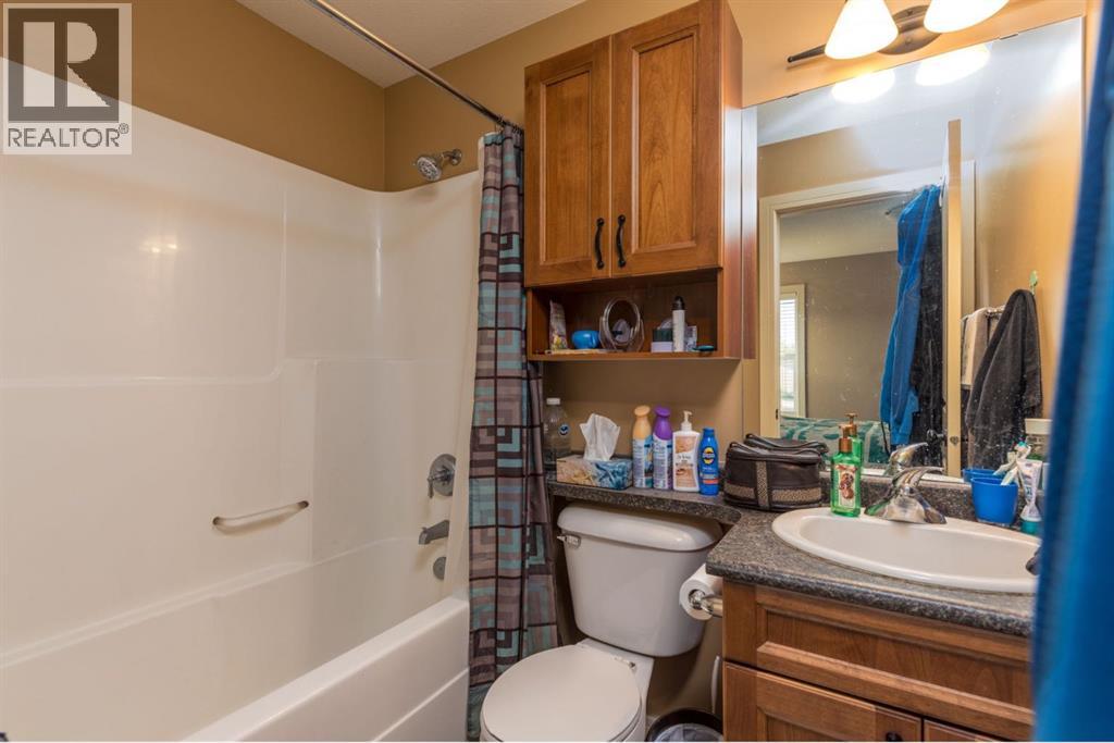 Photo 7 of 1304 54 Avenueclose, Lloydminster AB