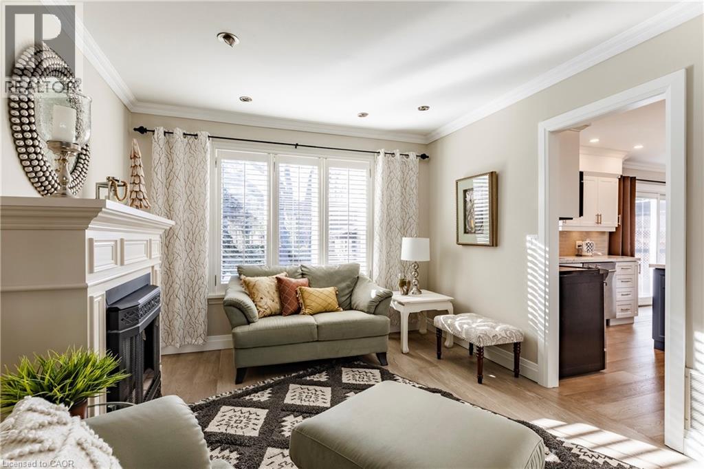 Photo 4 of 1486 Myron Drive, Mississauga ON